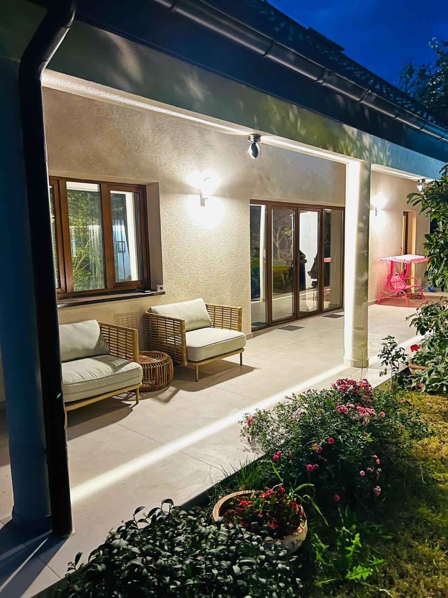 Evie'S Tree House Villa Dragomirna Exterior photo