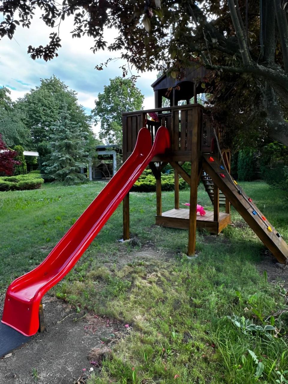 Evie'S Tree House Villa Dragomirna Exterior photo